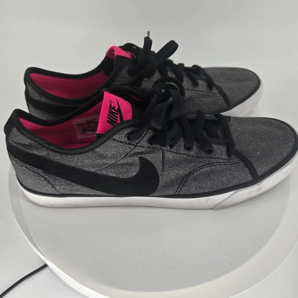 Nike Capri III Low LTR‎ Dark Grey Black Pink Glow Sneakers 631635-006 Womens 8.5